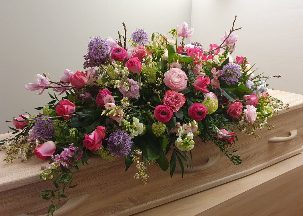 Blz. 10 |  Ovaal Cerise afscheidsbloemstuk