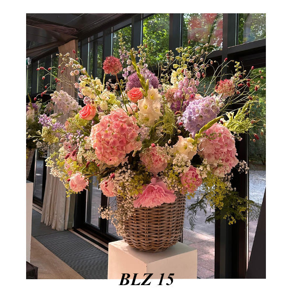 Blz. 15 | Rond afscheidsboeket in pot, mand, of vaas