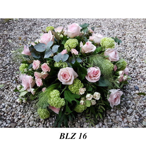 Blz. 16 | Afscheidsstuk roze rozen met mooie aanvulling