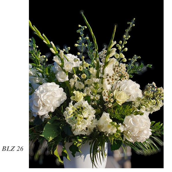 Blz. 26 | Stijlvol wit eyecatcher arrangement in pot