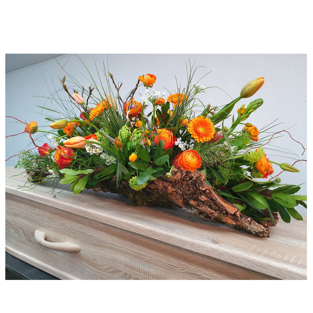 Blz. 39 | Afscheidsstuk op boomschors in warme oranjetinten